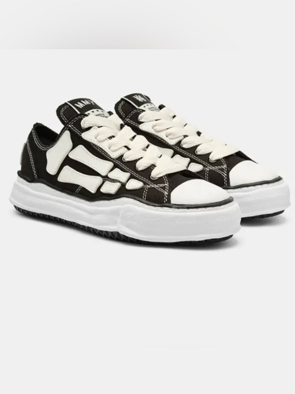 Skeleton sneakers in black.